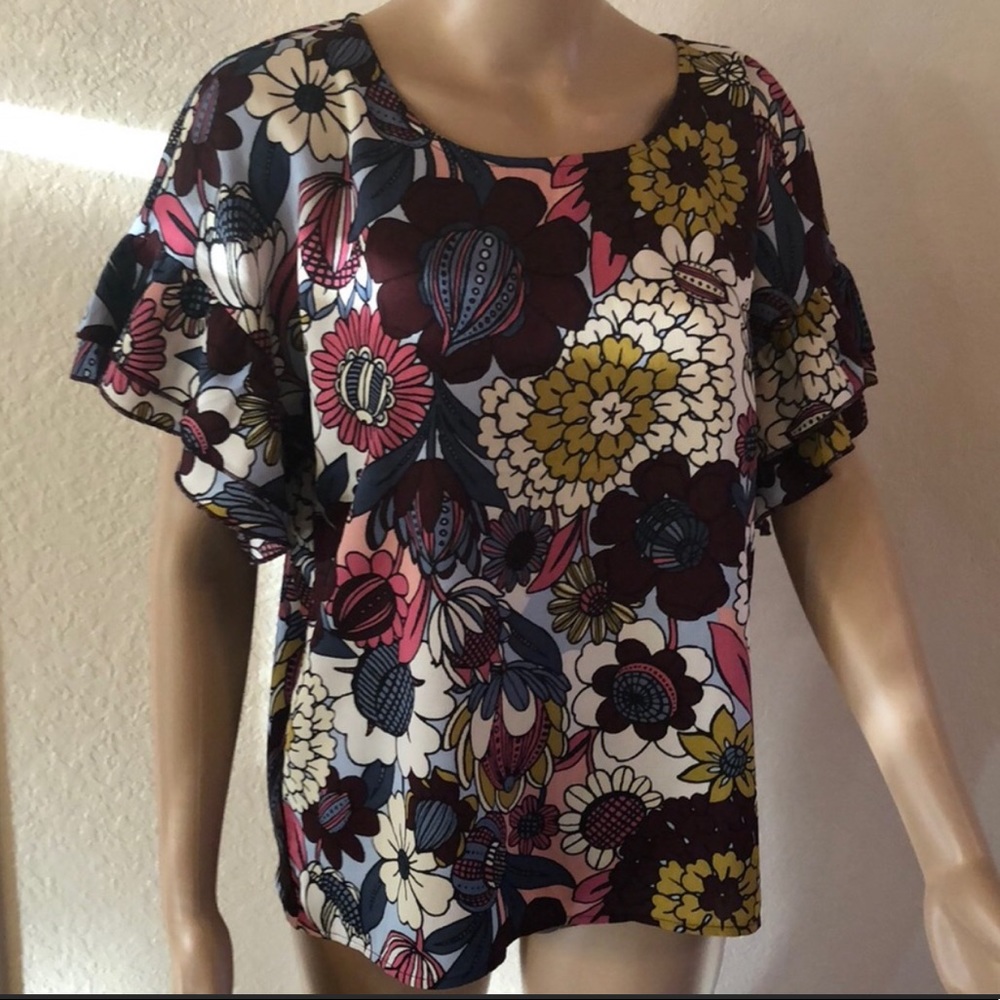 🌻 🆕 Ann Taylor Floral Pattern Bell Sleeve Ruffle